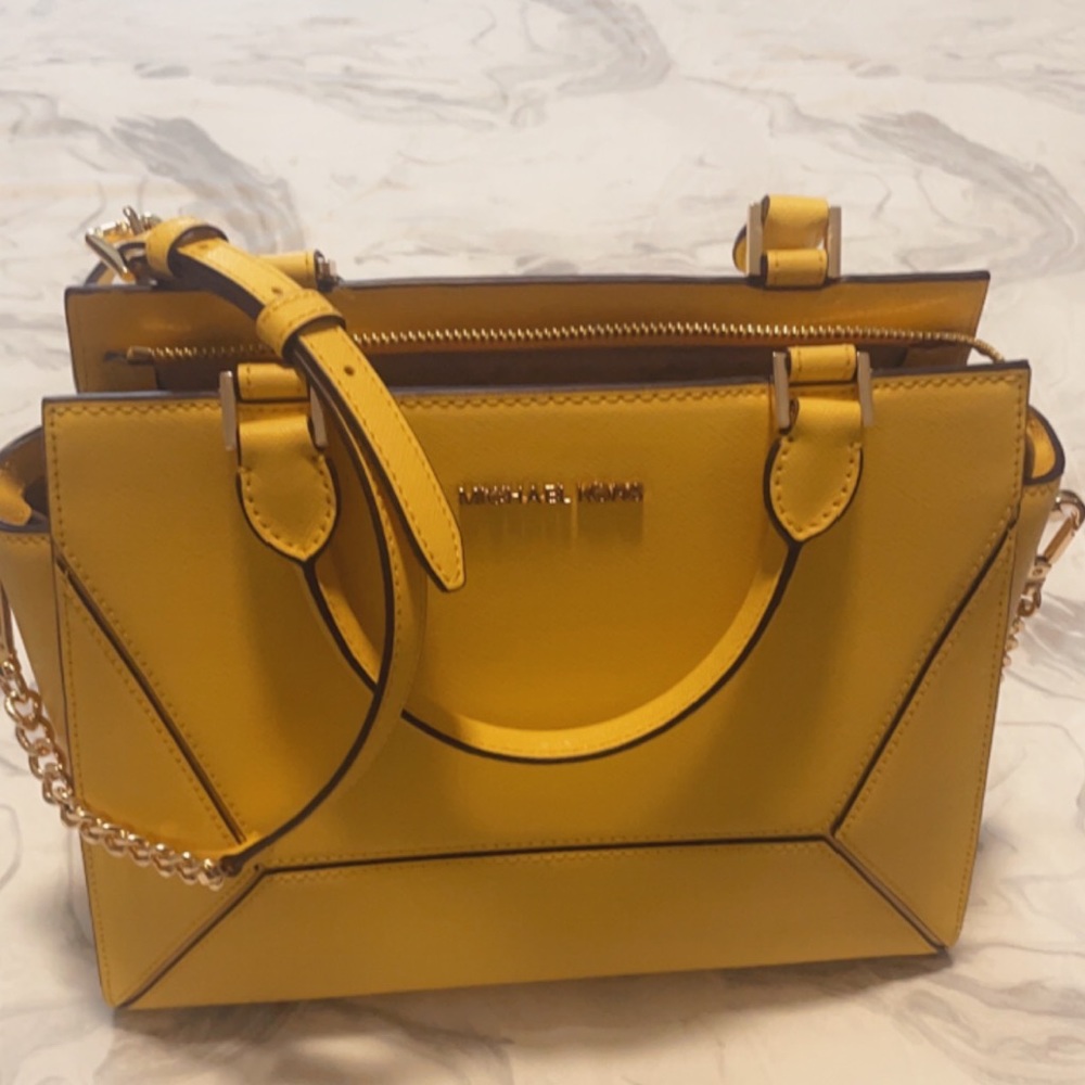Beautiful yellow Michael Kors purse.